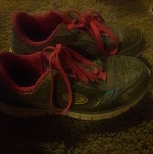 Kids size 4 tennis shoes never worn